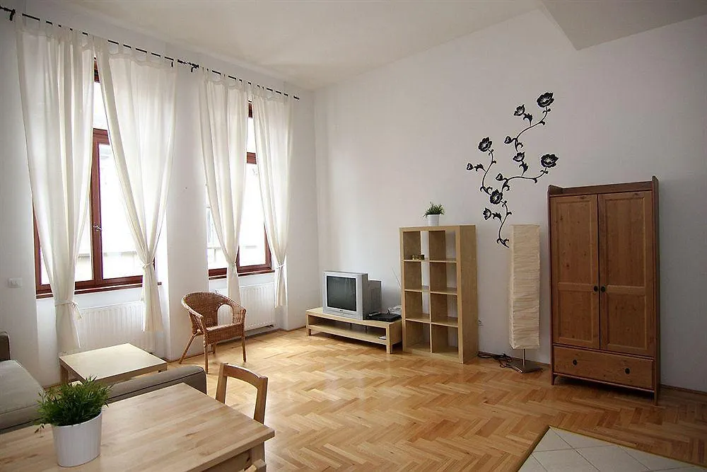 Made Inn Budapest 0*,